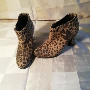 Sam & Libby High Heeled Pull On Booties size 8